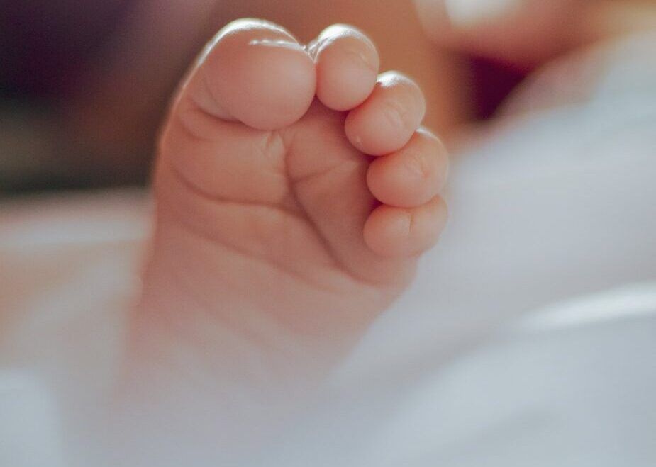 a-new-and-tiny-foot-with-precious-toes a-new-and-tiny-foot-with-precious-toes